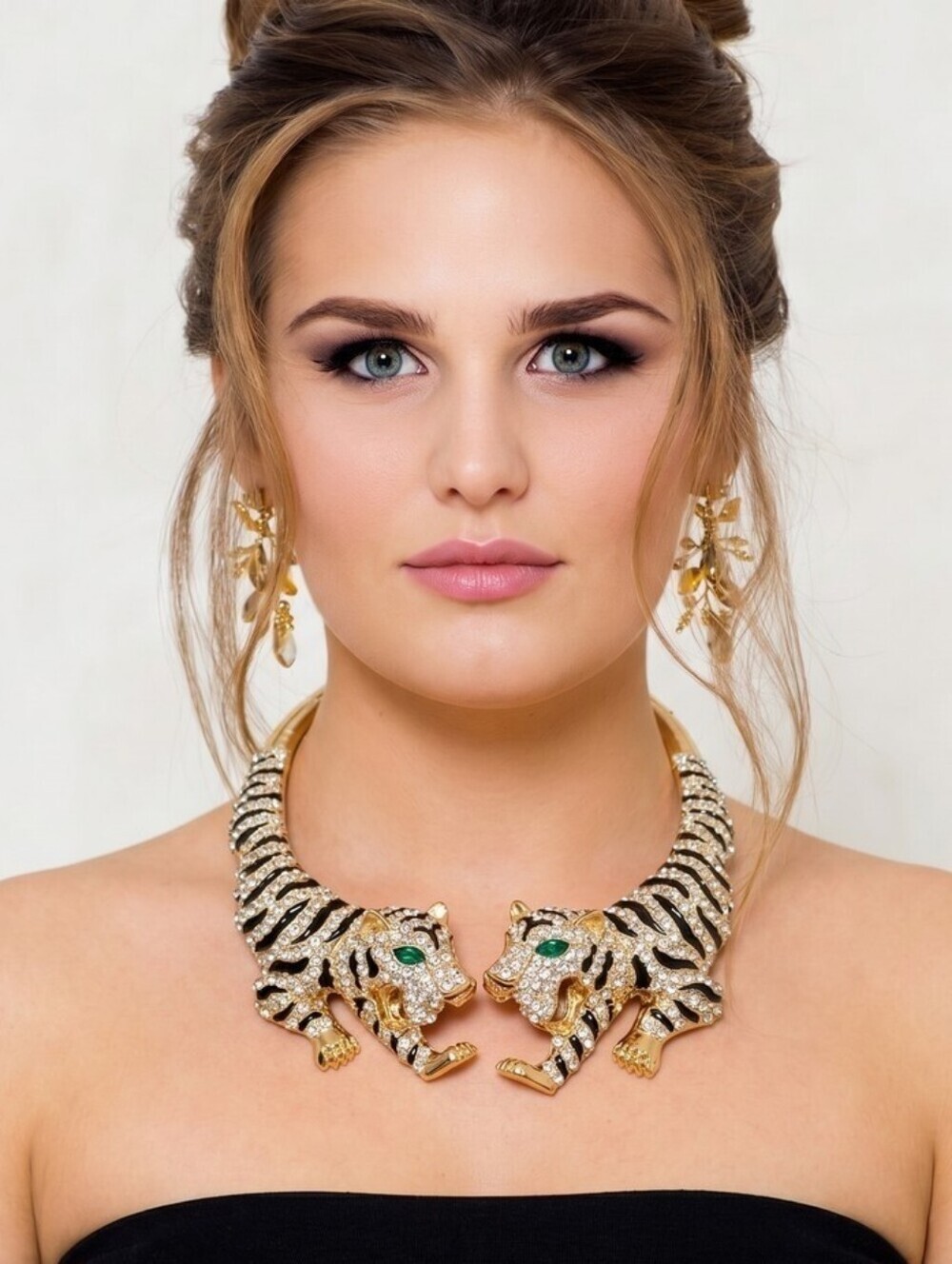 💛▪️Natasha Couture ▪️gold Tone Green Eye Tiger Necklace